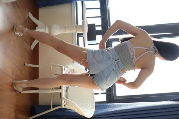 068 热裤短丝小妹 - 魔镜街拍
