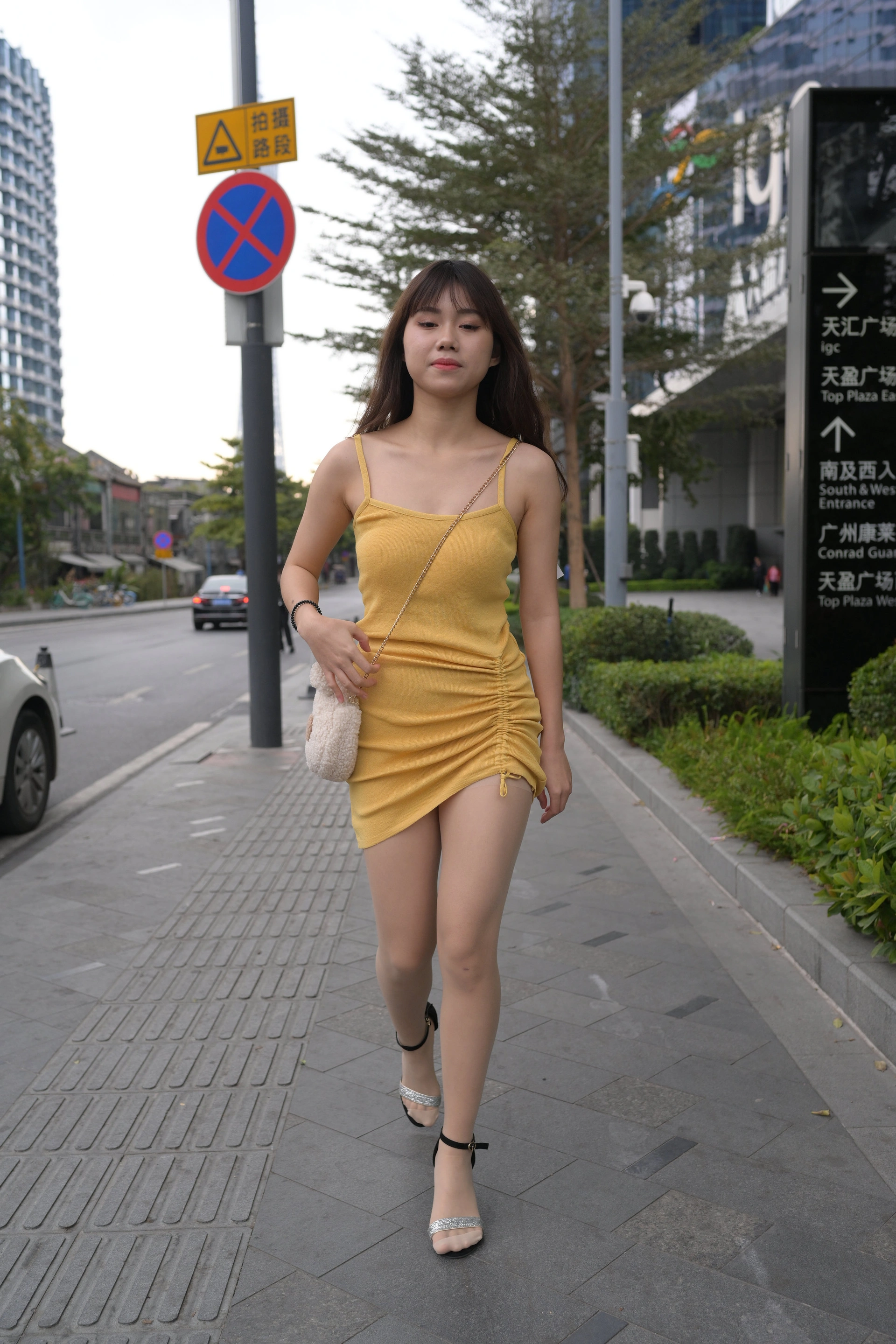 [魔镜街拍] 094 程生街拍作品 – 天桥上的美女 2